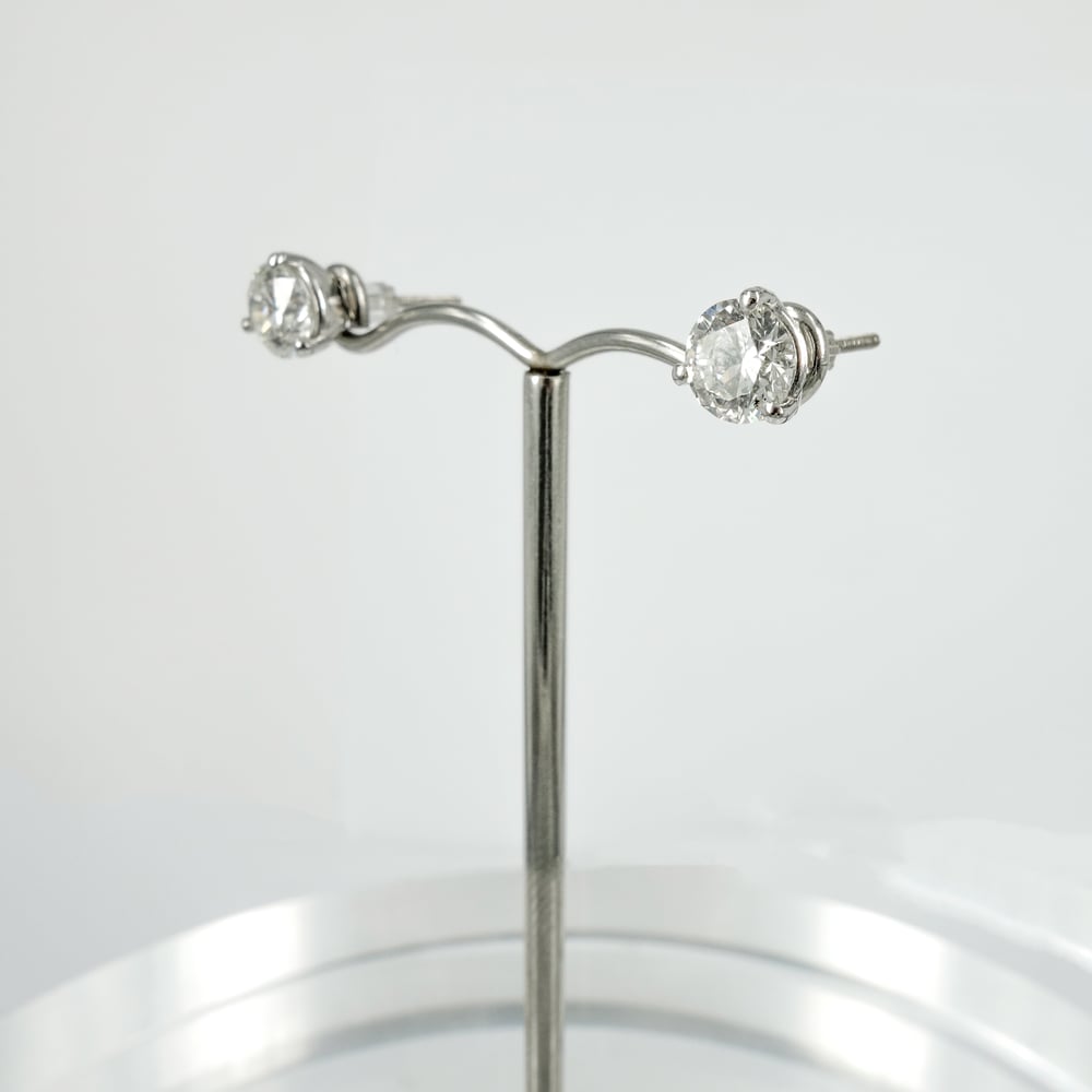 Image of 1ct Diamond stud earrings set with 18ct white gold 