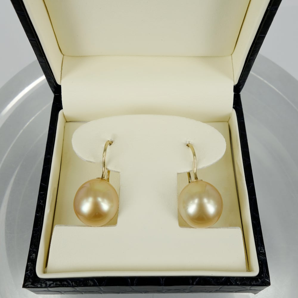 Image of CP0866 - Pearl of 18ct yellow gold pearl drop earrings 