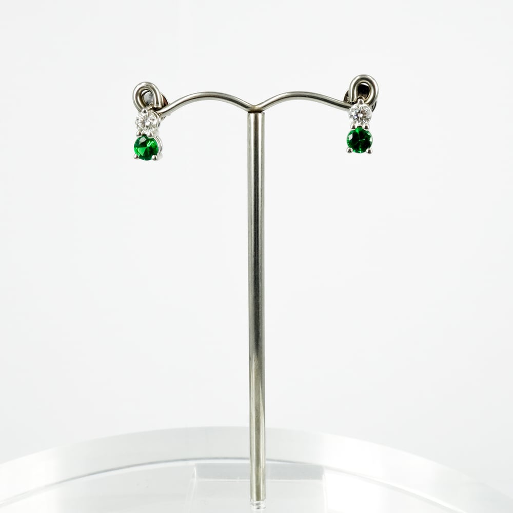 Image of PJ4245 - Diamond and Tsavorite garnet stud earrings 