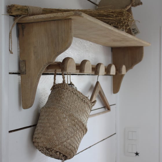 Image of Grande étagère vestiaire ancienne 5 patères, en bois brut.