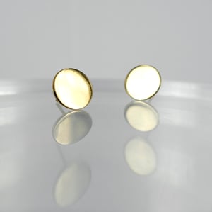 Image of E1771 - 9ct yellow gold solid round stud earrings 