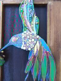 Image 2 of Colibrì su vecchia anta/Hummingbird on old cabinet window