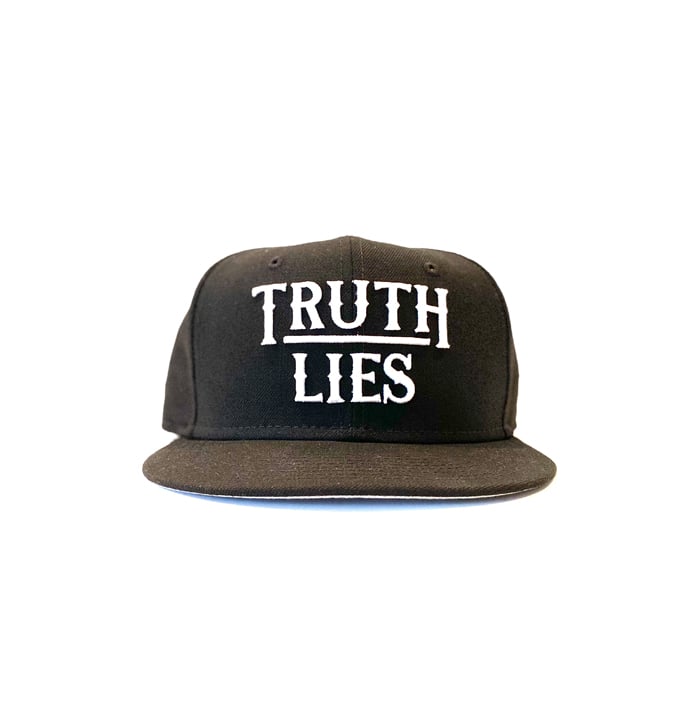 Image of 2520 X NEW ERA TRUTH OVER LIES 9FIFTY SNAPBACK - BLACK