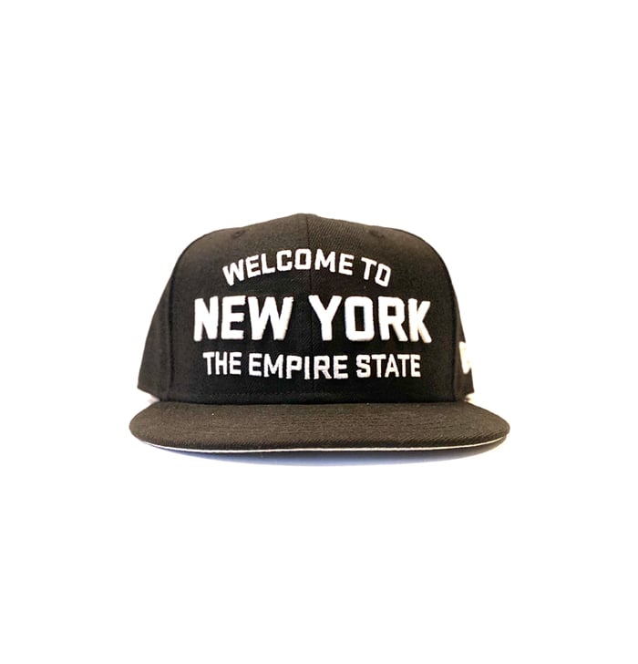 Image of 2520 X NEW ERA WELCOME TO NEW YORK THE EMPIRE STATE  9FIFTY SNAPBACK - BLACK/WHITE