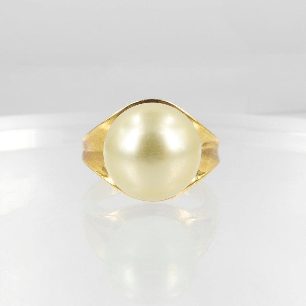 Image of pj4901 Pearl + 18ct Yellow gold Cocktail Ring