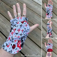 Image 5 of M-T-O Silk Lined Gloves Villain Prints (Style Slouch Mini)