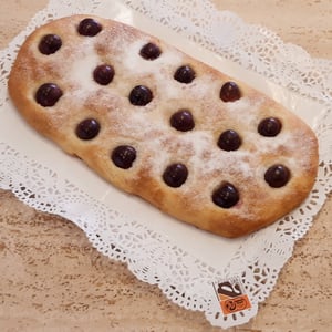 Image of COCA de BRIOIX AMB CIRERES DE TEMPORADA