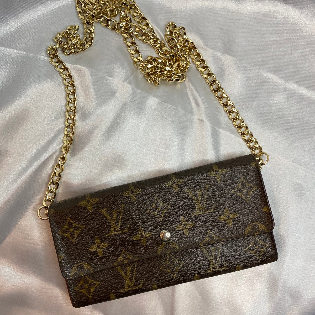 Image of Louis Vuitton Wallet on Chain