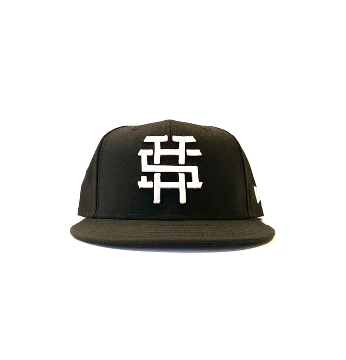 Image of 2520 X NEW ERA  MONOGRAM LOGO "T5T" 59FIFTY FITTED - BLACK/WHITE 