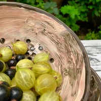 Image 3 of Draining bowl, plum pink