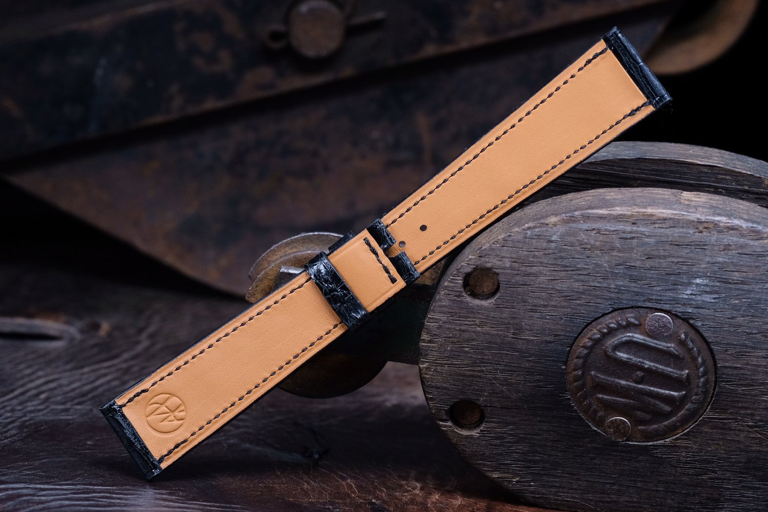 Image of GLOSS BLACK ALLIGATOR STRAP 20/16 