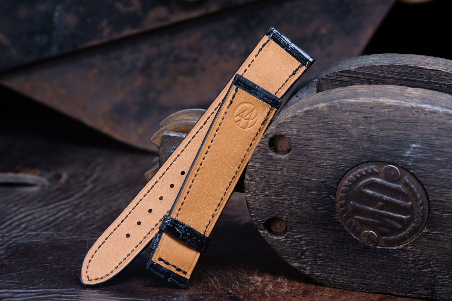 Image of GLOSS BLACK ALLIGATOR STRAP 20/16 