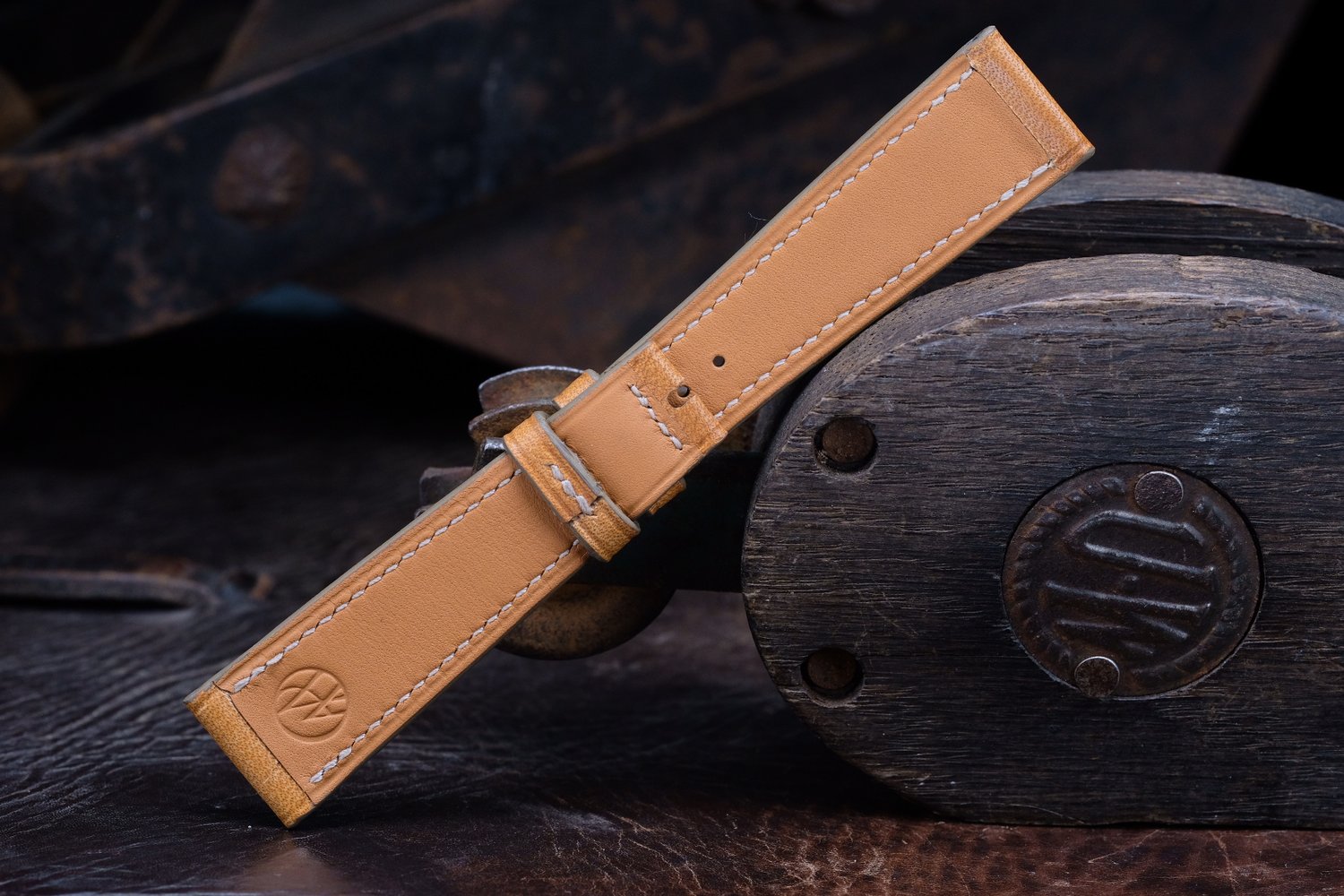 Image of VINTAGE TAN ENGLISH SADDLE  STRAP 21/16 