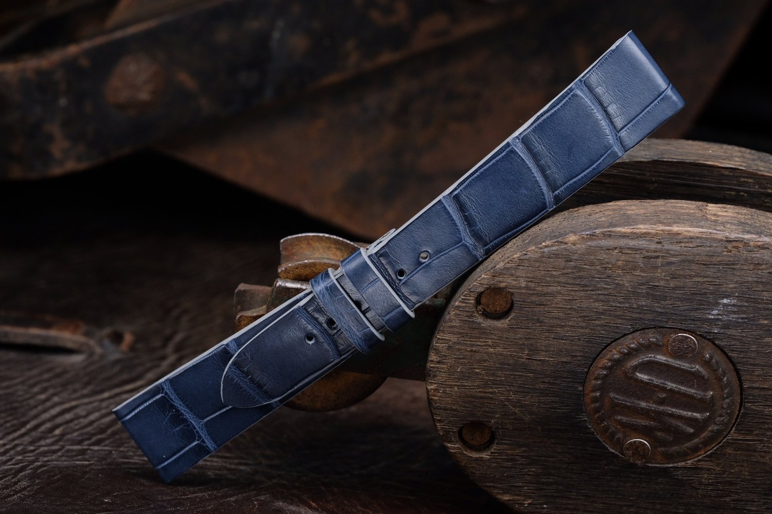 Image of STITCHLESS MATTE NAVY ALLIGATOR STRAP 20/16 