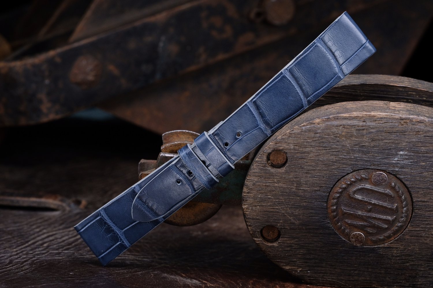 Image of STITCHLESS MATTE NAVY ALLIGATOR STRAP 20/16 