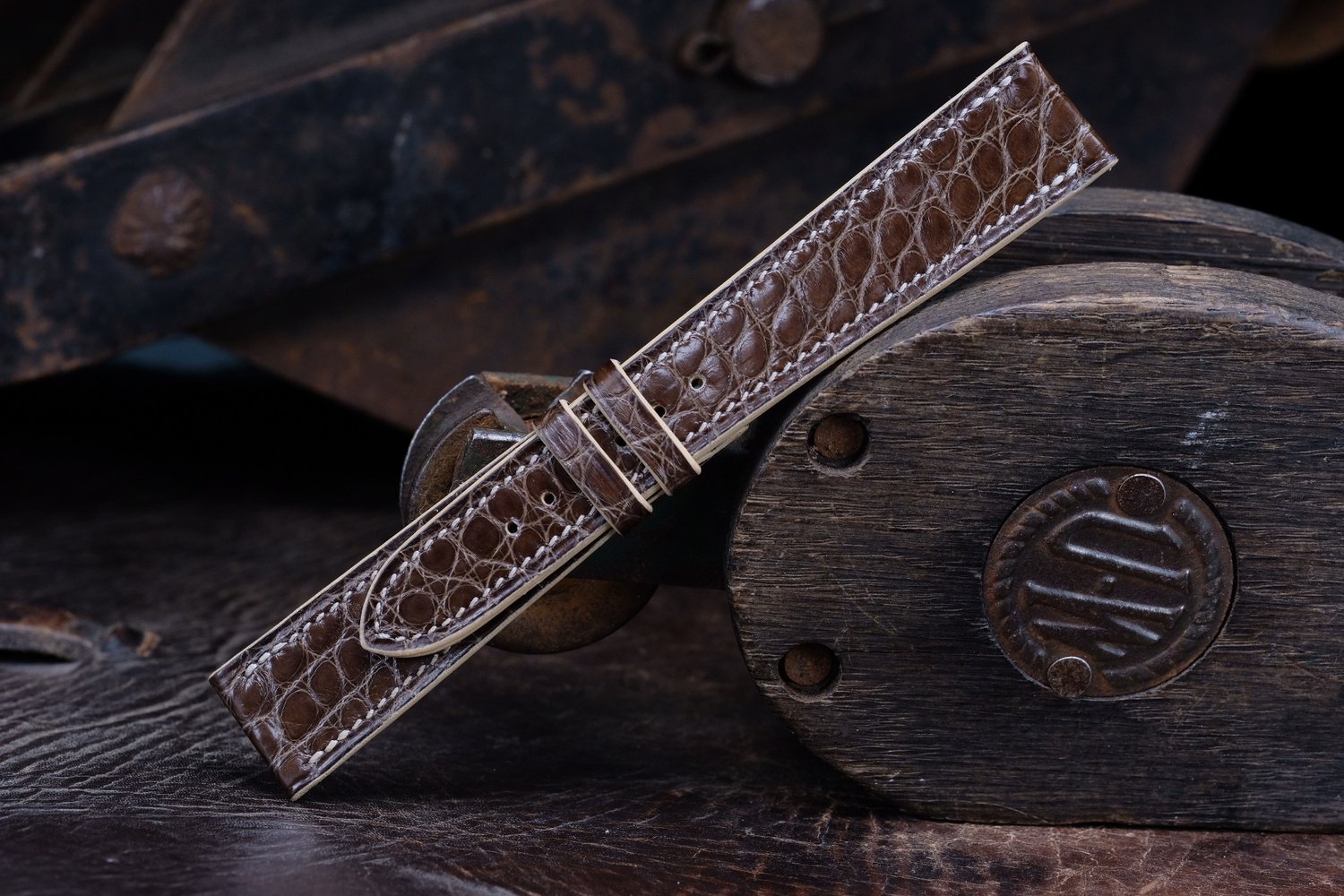 Image of DARK OLIVE BROWN SEMI GLOSS ALLIGATOR STRAP, 20/16 