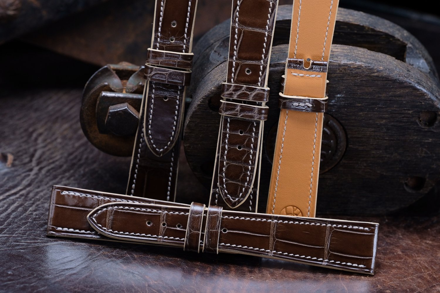 Image of OLIVE BROWN SEMI GLOSS CLASSIC ALLIGATOR STRAP, 20/16