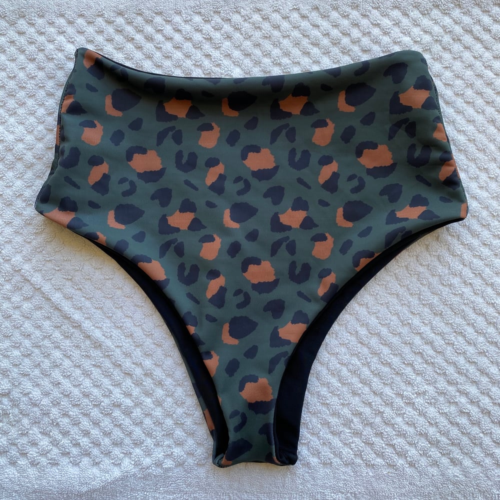 Image of ECO LIMITED CAKE BOTTOMS : NIGHT PROWL X BLACK 