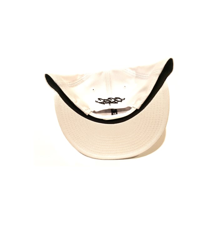 Image of 2520 X NEW ERA TRUTH OVER LIES 9FIFTY SNAPBACK - WHITE