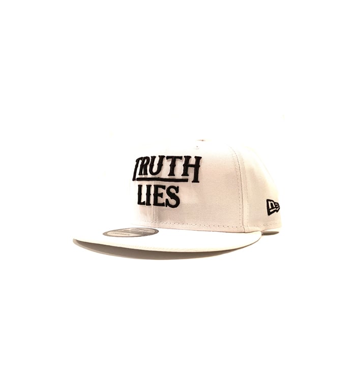 Image of 2520 X NEW ERA TRUTH OVER LIES 9FIFTY SNAPBACK - WHITE