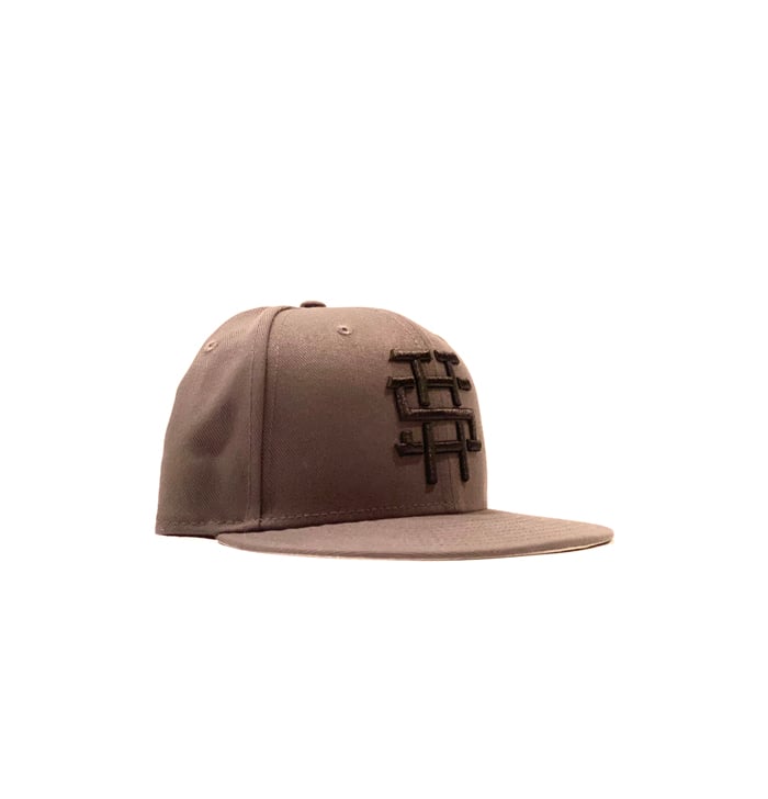 Image of 2520 X NEW ERA  MONOGRAM LOGO "T5T" 59FIFTY FITTED - DARK GRAPHITE 