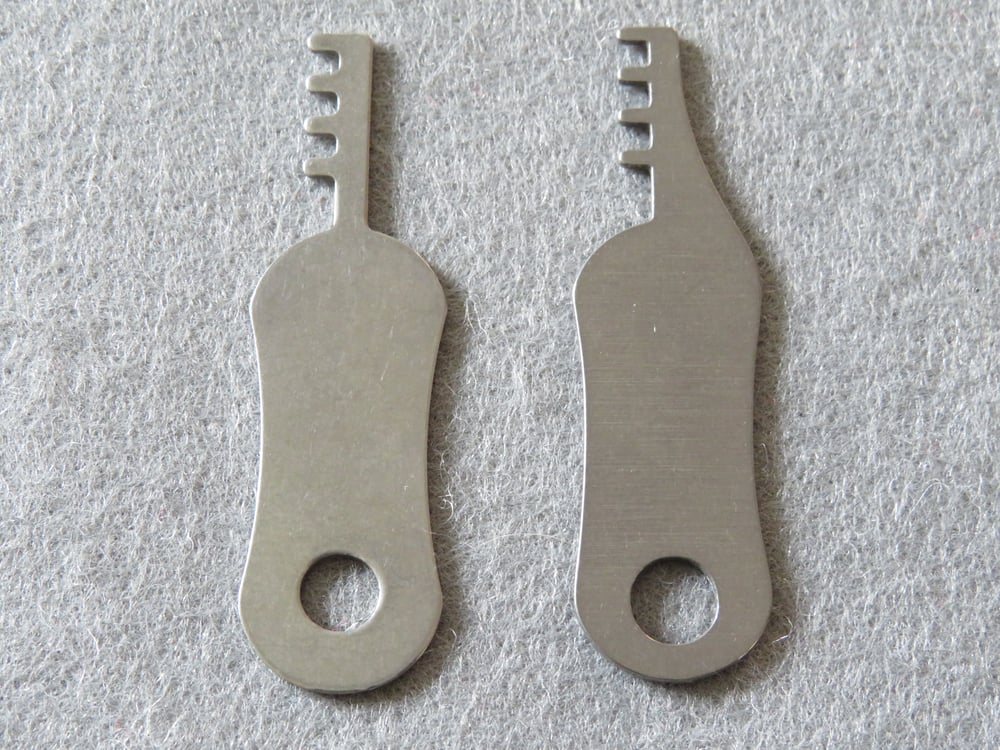Image of Comb Pick Steel Or Titanium