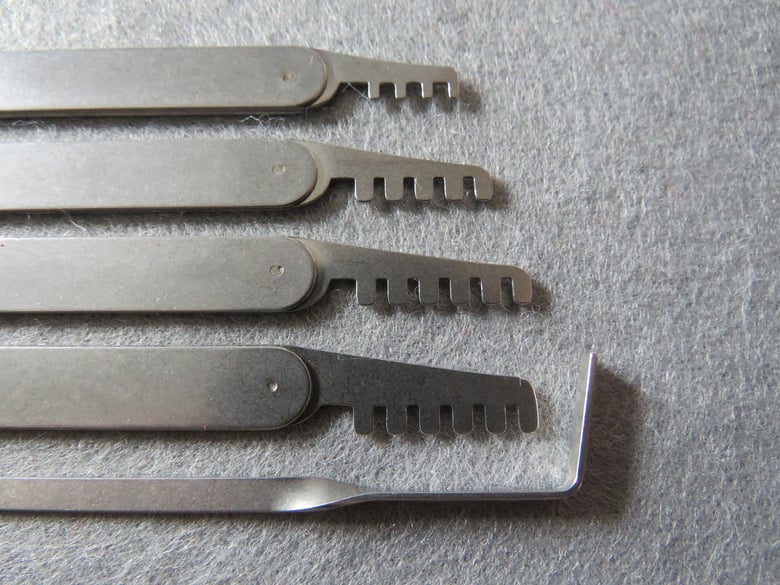 Image of Comb Pick Set End Of Line