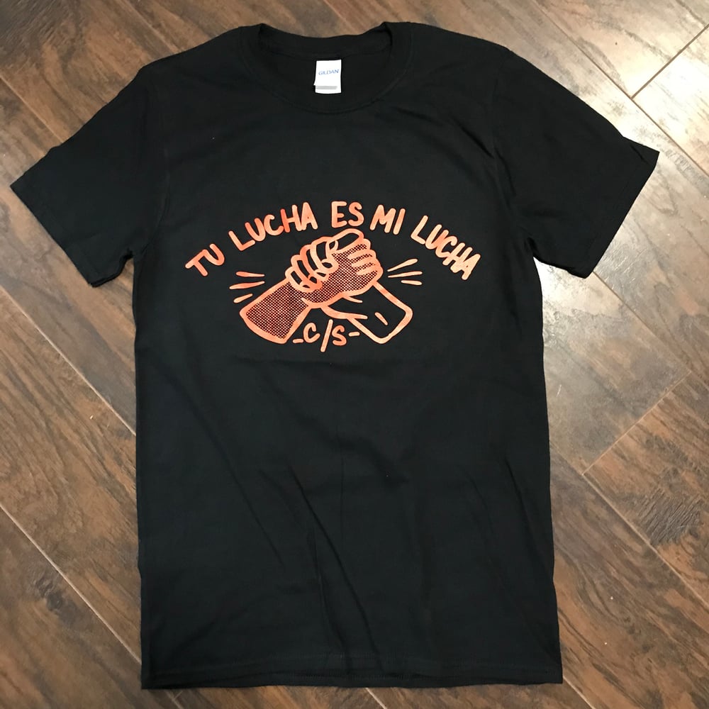 Tu Lucha Es Mi Lucha Black t-shirt 