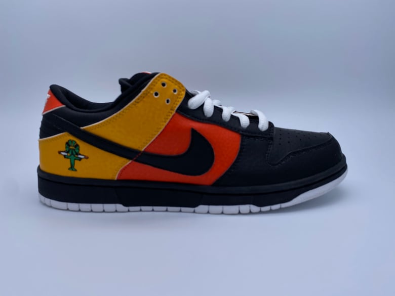 Image of NIKE DUNK LOW PRO SB "RAYGUNS"