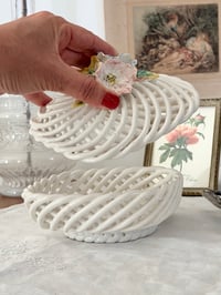 Image 4 of Boîte en céramique ajourée