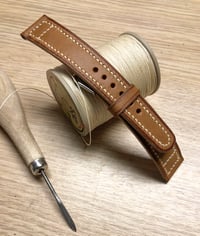 Image 3 of Double Box-stitch “Vintage” watch strap with contrast cream edges