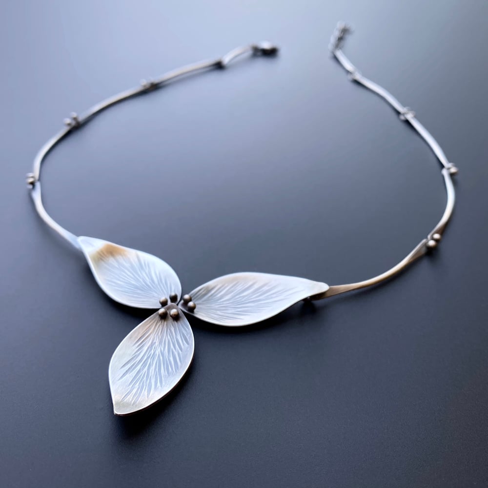 Image of Trillium Necklace All Silver