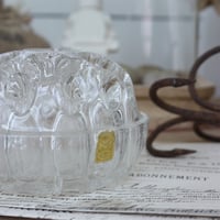 Image 2 of Pique fleurs en verre moulé.