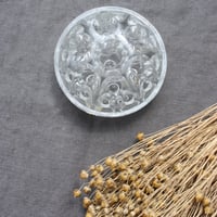 Image 4 of Pique fleurs en verre moulé.