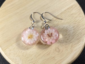 Flower pendant and earring set