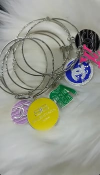 REGULAR D CHARM BRACELETS