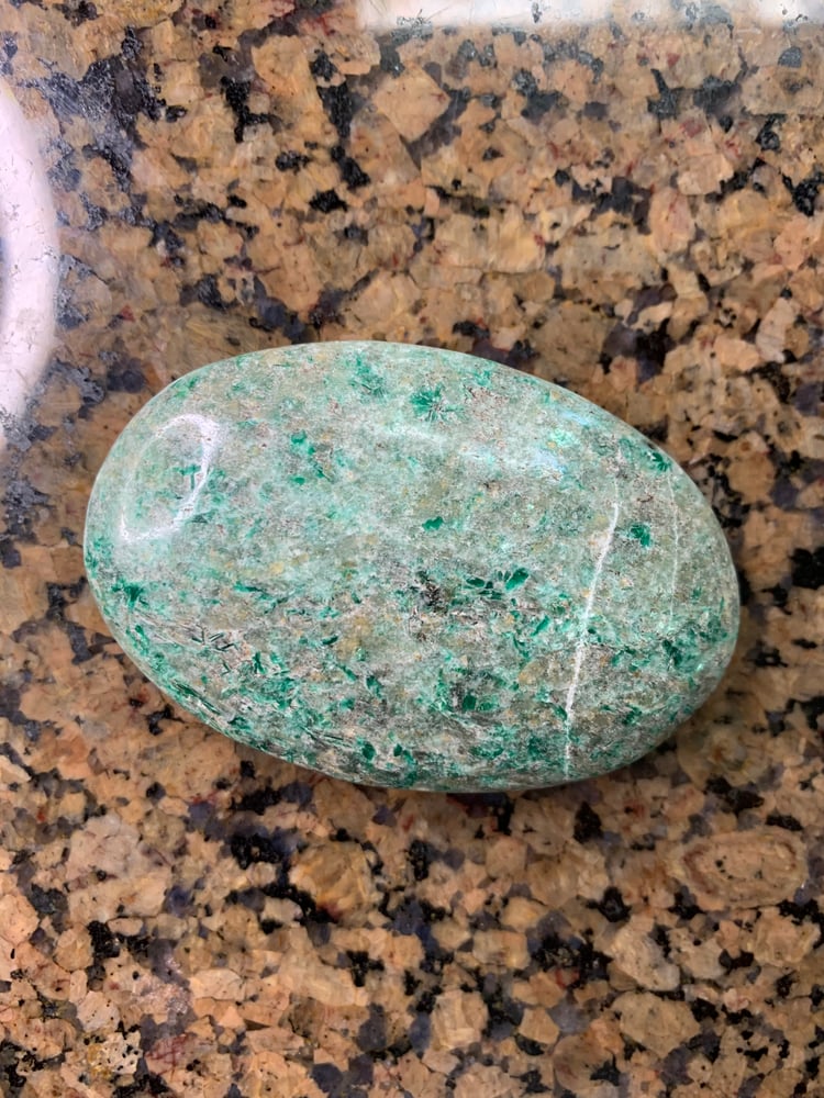 Image of Green kyanite Palmstone 