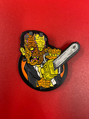 Image of Cuidao Por Ahi Lapel pin