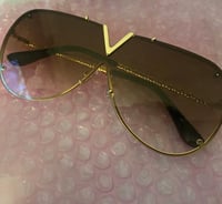 V brown glasses 