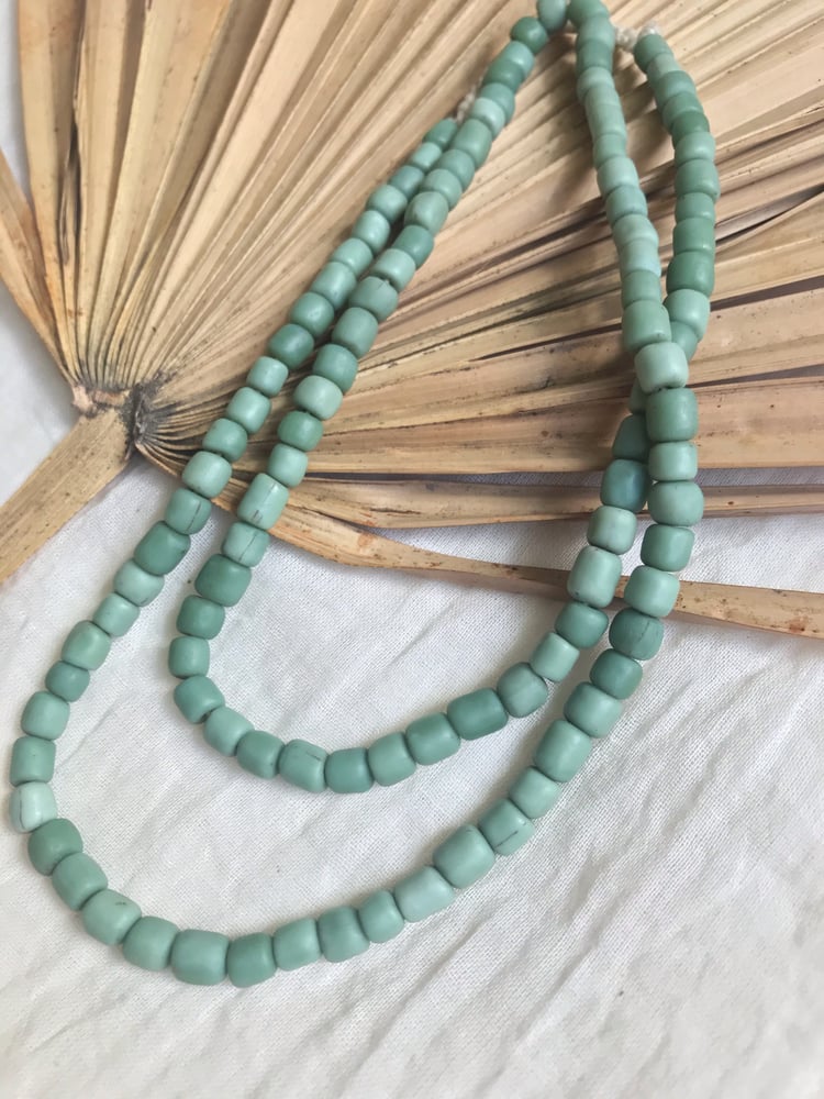 Image of VINTAGE GLASS BEADED NECKLACE - SOFT GREEN