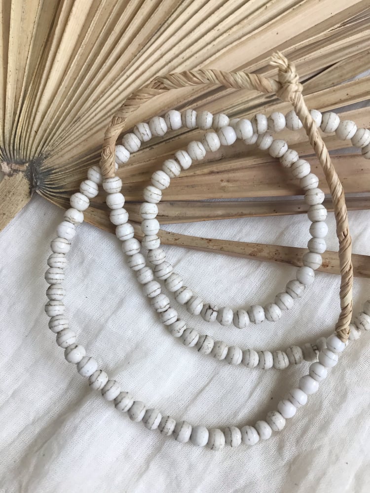 Image of VINTAGE SOFT WHITE GLASS BEAD NECKLACE