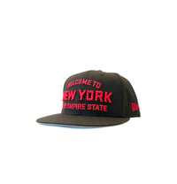 Image 2 of 2520 X NEW ERA WELCOME TO NEW YORK THE EMPIRE STATE  9FIFTY SNAPBACK - BLACK/RADIANT RED