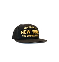 Image 3 of 2520 X NEW ERA WELCOME TO NEW YORK THE EMPIRE STATE  9FIFTY SNAPBACK - BLACK/MANILLA 