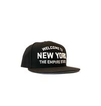 Image 3 of 2520 X NEW ERA WELCOME TO NEW YORK THE EMPIRE STATE  9FIFTY SNAPBACK - BLACK/WHITE