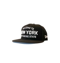 Image 2 of 2520 X NEW ERA WELCOME TO NEW YORK THE EMPIRE STATE  9FIFTY SNAPBACK - BLACK/WHITE