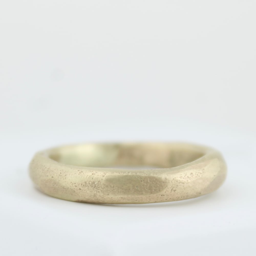 Image of THE MAXI ORGANIC RING IN GOLD