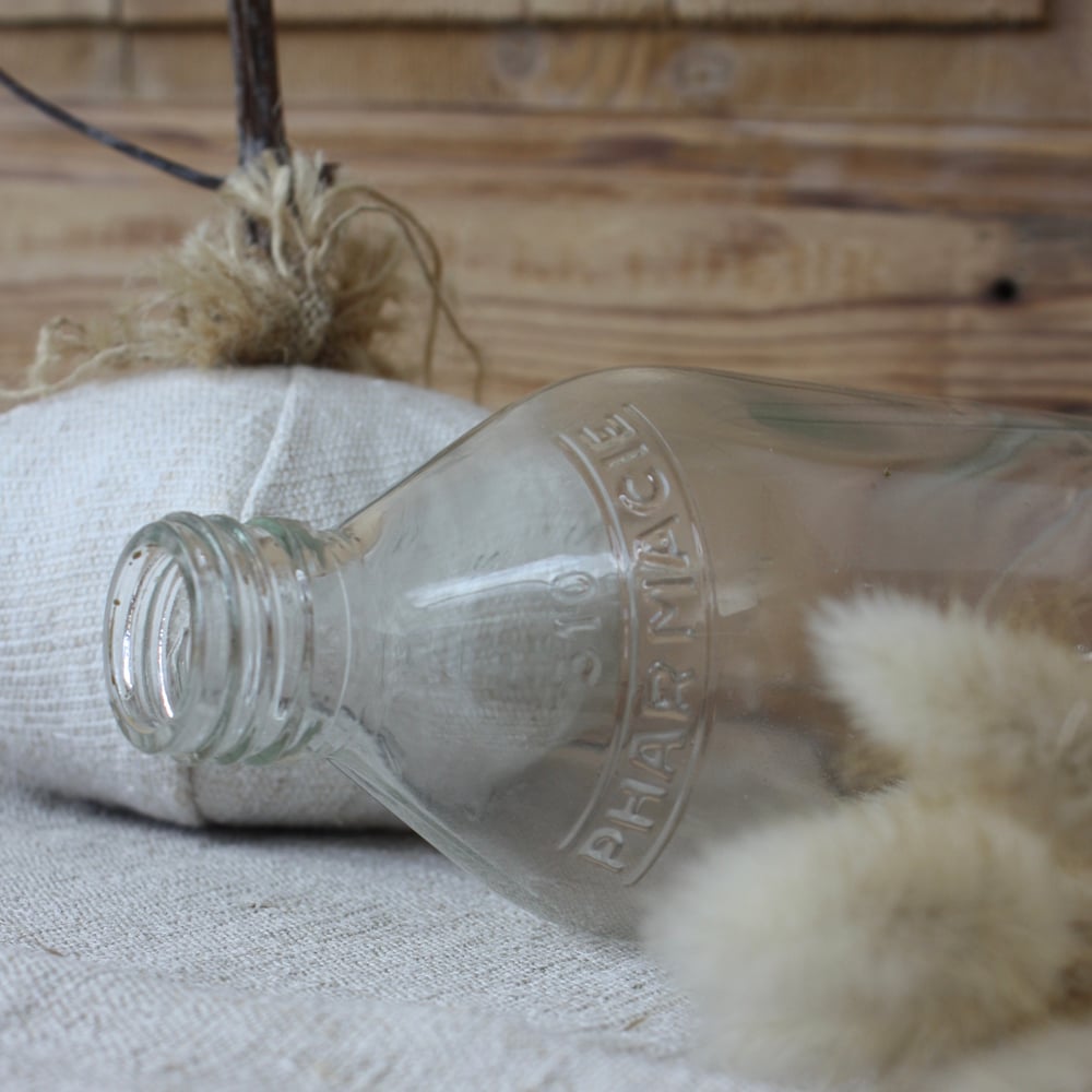 Image of Petit flacon de pharmacie vintage.