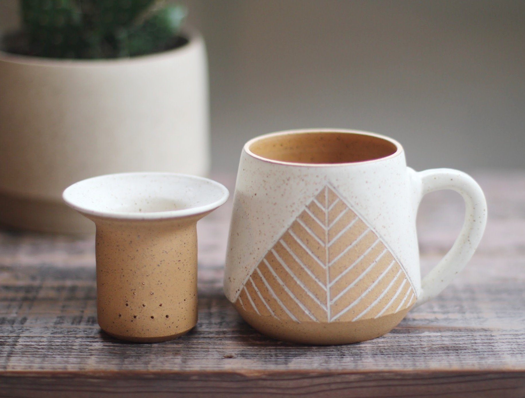 | Pottery Haven Pyramid White & Tea Matte Mug Infuser Stone Set