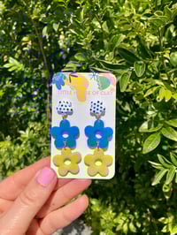 Image 2 of DAISY CHAINS - Blue/Lime