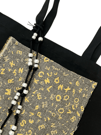 Image 2 of Sac Tapisserie alphabet en noir // Alphabet Tapestry Tote in Black